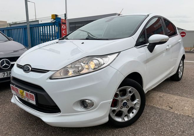 Ford Fiesta V 1.25 82ch Ghia 5P Blanc de 2011