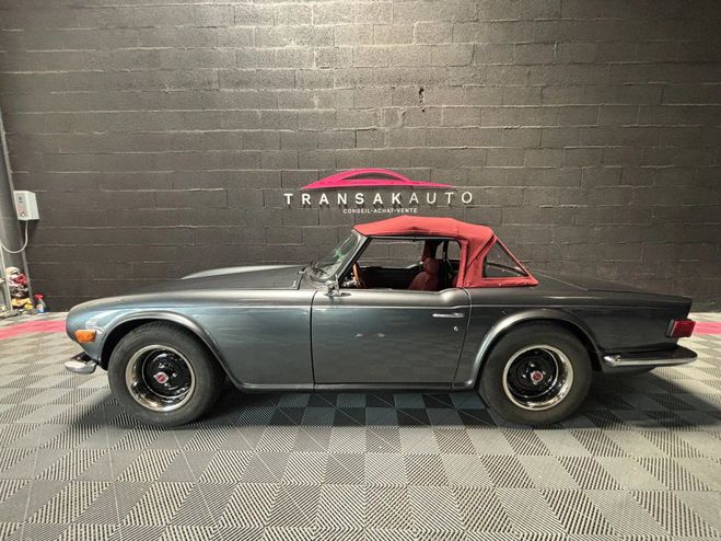 Triumph TR6 6 cylindres 150ch entierement restauree  Gris de 1969