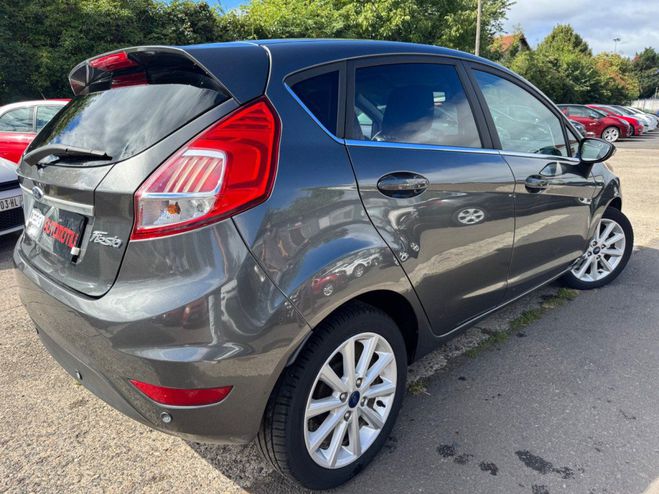 Ford Fiesta Titanium Gris de 2016