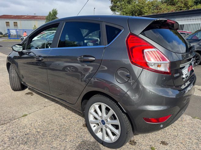 Ford Fiesta Titanium Gris de 2016