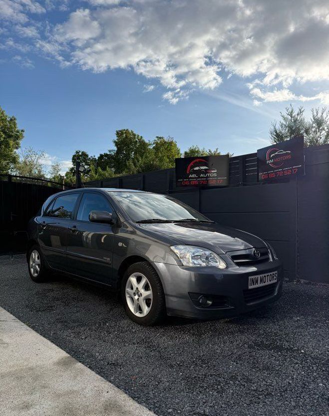 Toyota Corolla 1.4 d-4d 90 sol ? 129 000 km garantie 6  Gris de 2007