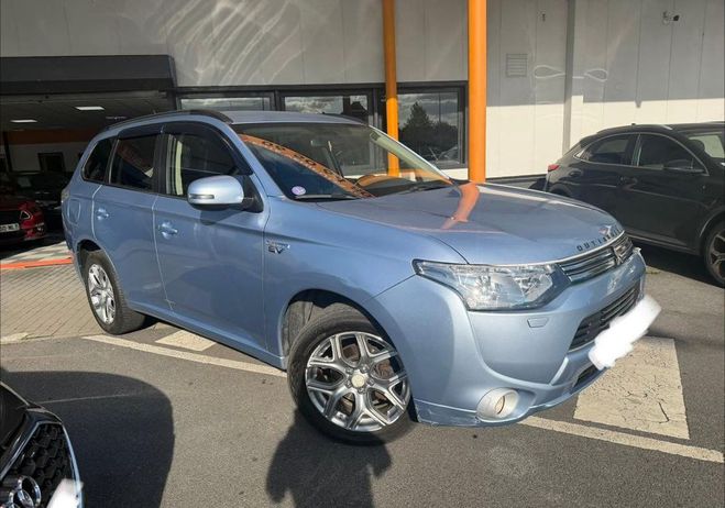 Mitsubishi Outlander PHEV Basis 4WD Bleu de 2015