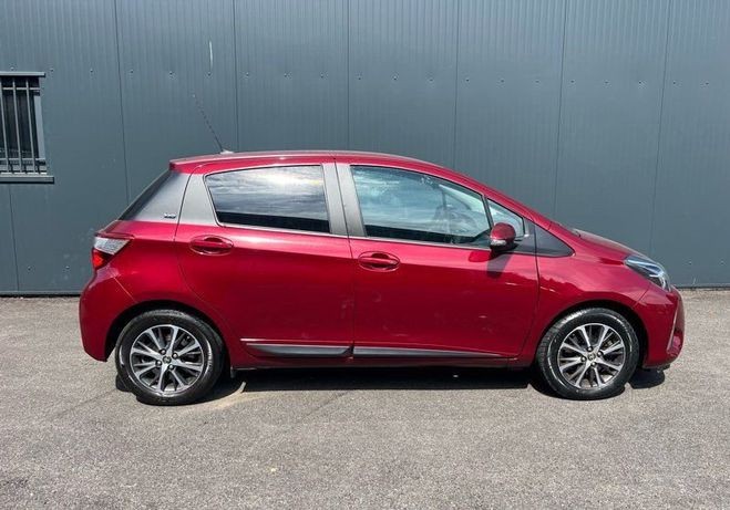 Toyota Yaris III PHASE 2 1.5 VVT-i �DITION Y20 100ch  Rouge de 2020