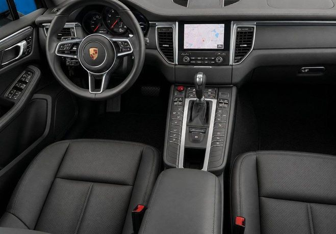 Porsche Macan 2.0 TURBO 252ch PDK OPTIONS    ATTELAGE  Gris de 2017