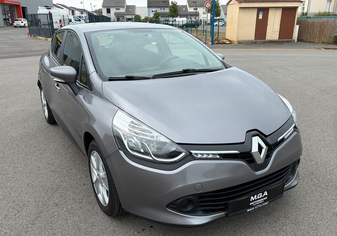 Renault Clio IV 0.9 DYNAMIQUE 90 CH Gris de 2014