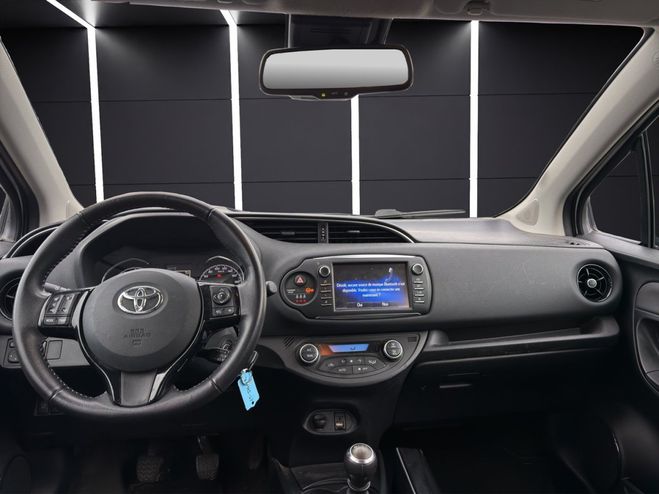 Toyota Yaris 110 VVT-I DESIGN 5P Gris C de 2018