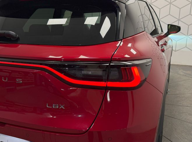 Lexus LBX LBX 2WD Emotion 5p Rouge de 2025