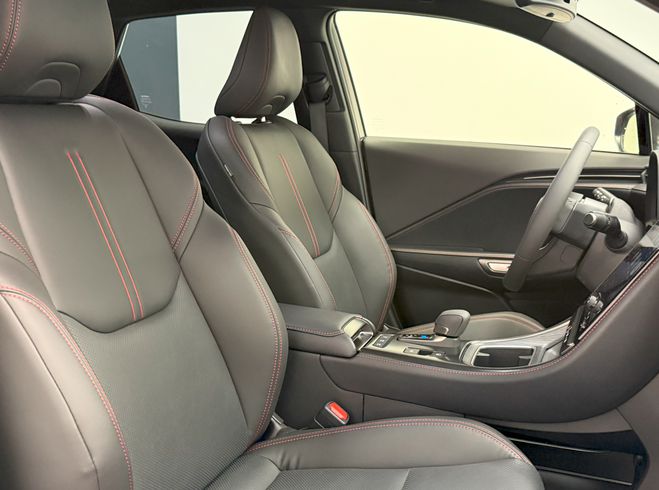 Lexus LBX LBX 2WD Emotion 5p Rouge de 2025