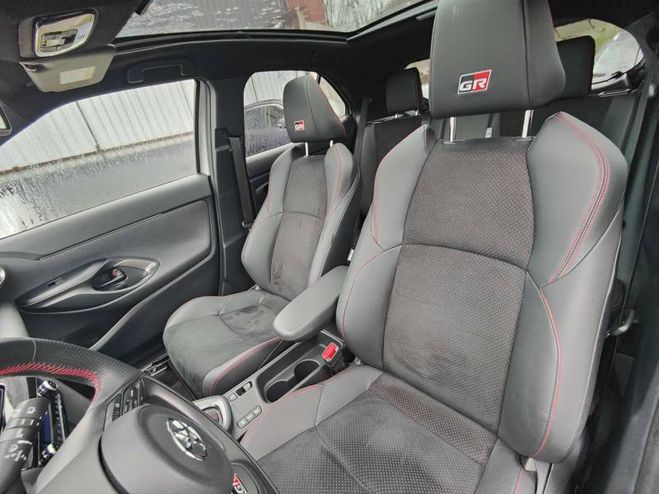 Toyota Yaris Cross Hybride 116h 2WD GR SPORT gris de 2023