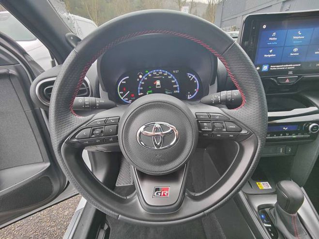 Toyota Yaris Cross Hybride 116h 2WD GR SPORT gris de 2023