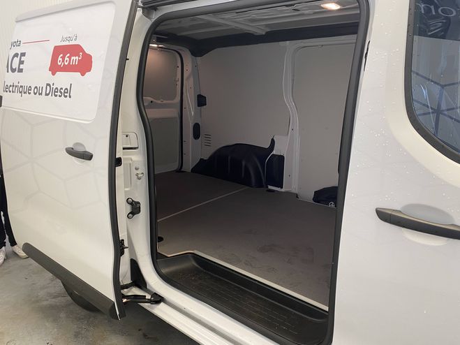 Toyota Proace PROACE MEDIUM 2.0L 140 D-4D BVM6 DYNAMIC Blanc de 2023