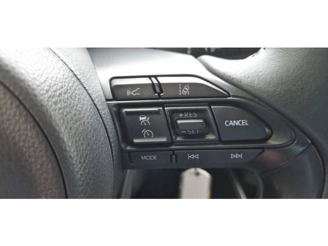 Toyota Yaris 120 VVT-i Dynamic gris de 2024