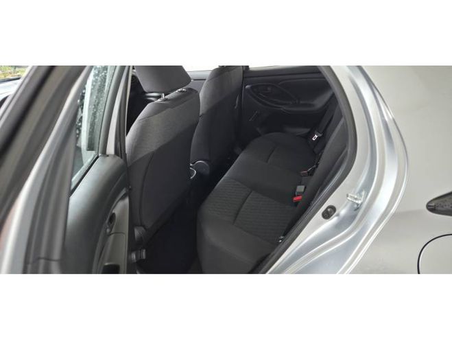 Toyota Yaris 120 VVT-i Dynamic gris de 2024