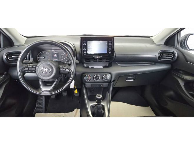 Toyota Yaris 120 VVT-i Dynamic gris de 2024