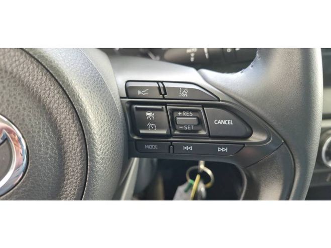 Toyota Yaris 120 VVT-i Dynamic gris de 2024
