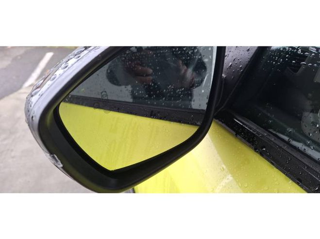 Peugeot 208 Hybrid 100 e-DCS6 GT jaune de 2024