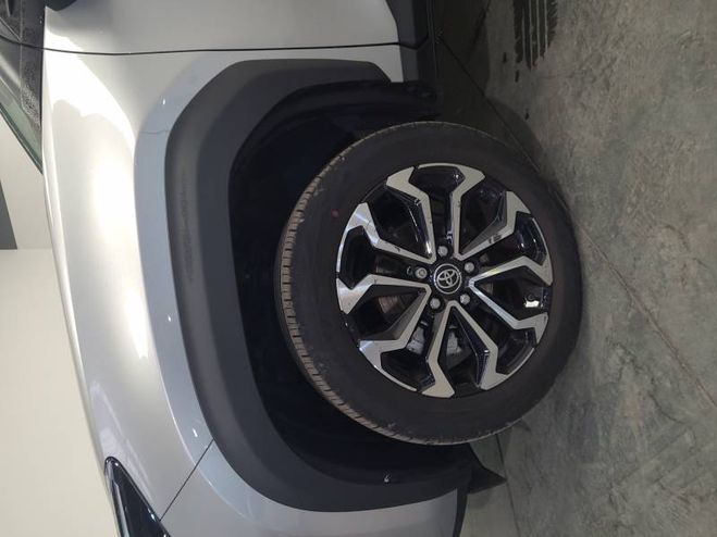 Toyota Yaris Cross Hybride 130h AWD-i Design gris de 2024