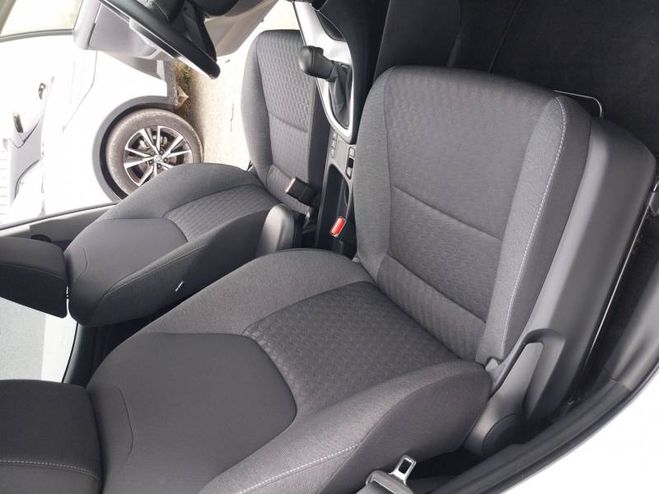 Toyota Yaris Hybride 116h Design blanc de 2024
