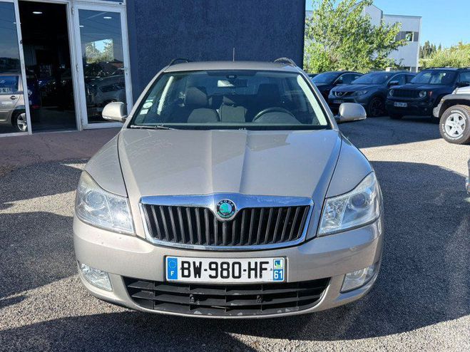 Skoda Octavia Combi 1.6 TDI105 CR FAP CLASSIC DSG BEIGE de 2011