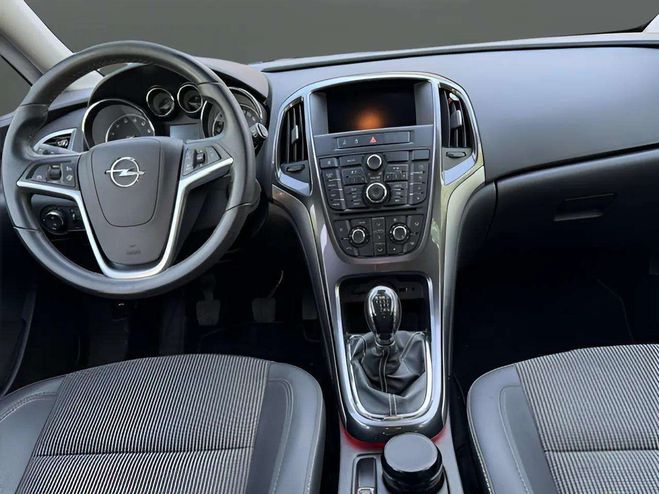 Opel Astra 1.4 TURBO 140CH COSMO START&STOP NOIR de 2013