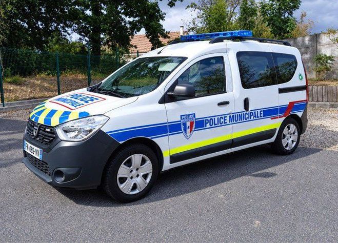 Dacia Dokker 14900ht docker 1.2 TCE 5 places police m Blanc de 2017