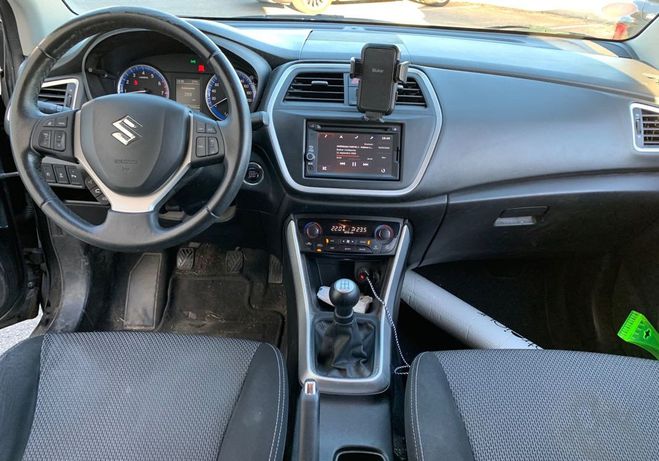 Suzuki SX4 S-Cross SX-4 1.6 VVT 120 PACK 2WD 1�re M Noir de 2015
