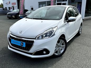  Voir d&eacute;tails -Peugeot 208 1.2 PureTech 82ch Signature 5p &agrave; Tonnay-Charente (17)