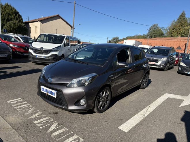 Toyota Yaris III HSD 100h Business 5p GRIS de 2014