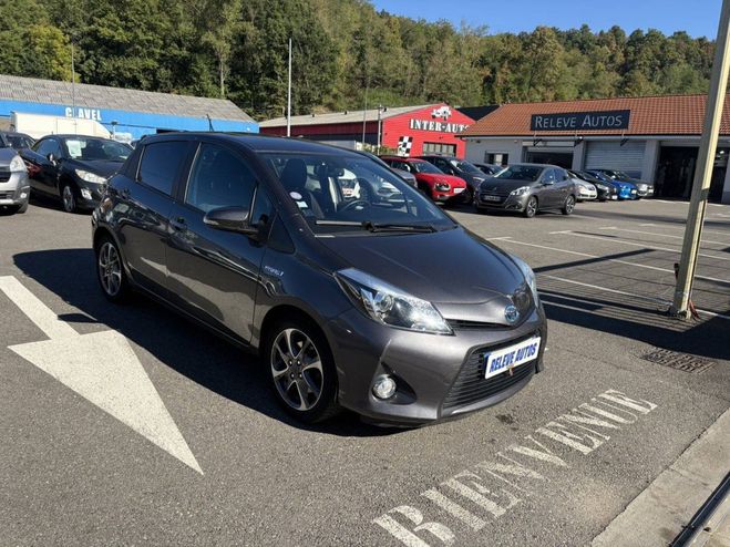 Toyota Yaris III HSD 100h Business 5p GRIS de 2014