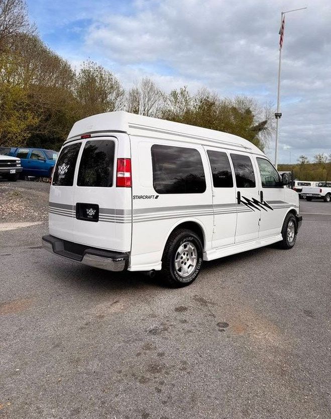 Chevrolet Express finition starcraft 6.0 v8  de 2003