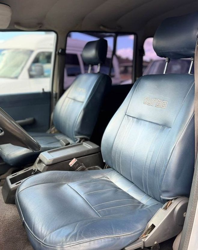 Toyota Land Cruiser turbo Rouge de 1987