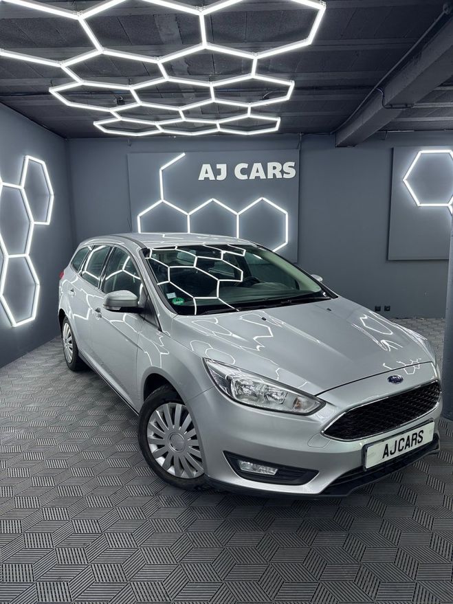 Ford Focus SW 1.5 TDCi 120Ch *DISTRI NEUVE *RADARS  Gris de 2017