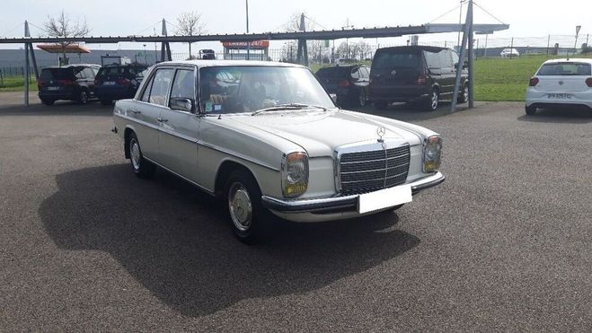 Mercedes 220 D W115 BLANCHE de 1974