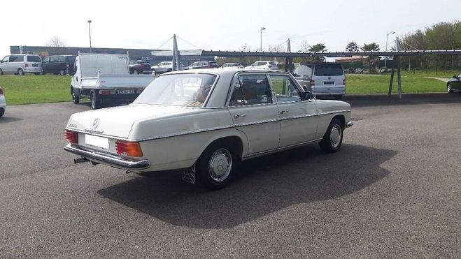 Mercedes 220 D W115 BLANCHE de 1974
