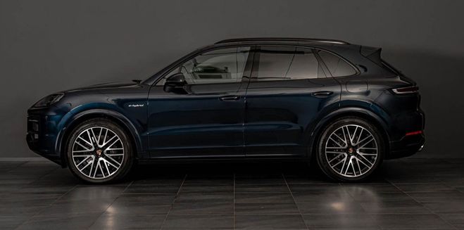 Porsche Cayenne E-Hybrid 470PS bleu de 2000