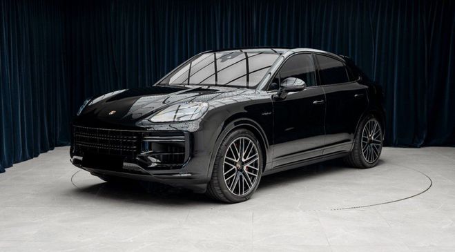 Porsche Cayenne Turbo E-Hybrid Coupe Carbon noir de 2024
