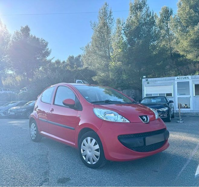 Peugeot 107 1.0 12v Trendy 2-Tronic 5p Rouge de 2008