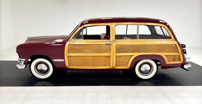 Ford Custom Deluxe Country Squire Woody Station Wago Bordeaux de 1950