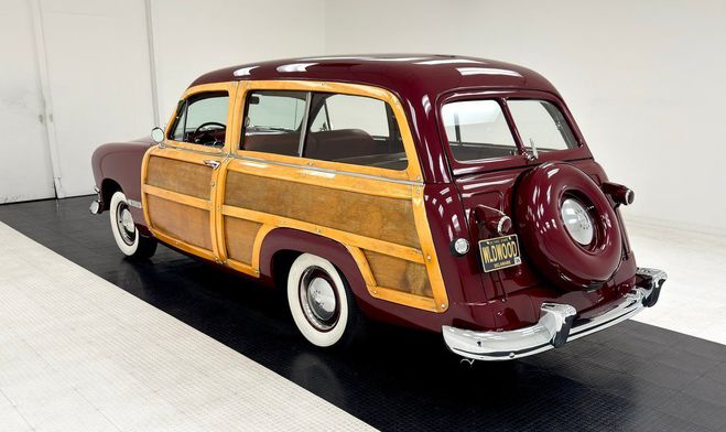 Ford Custom Deluxe Country Squire Woody Station Wago Bordeaux de 1950