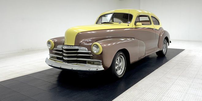 Chevrolet Fleetline Aero Sedan Jaune de 1947
