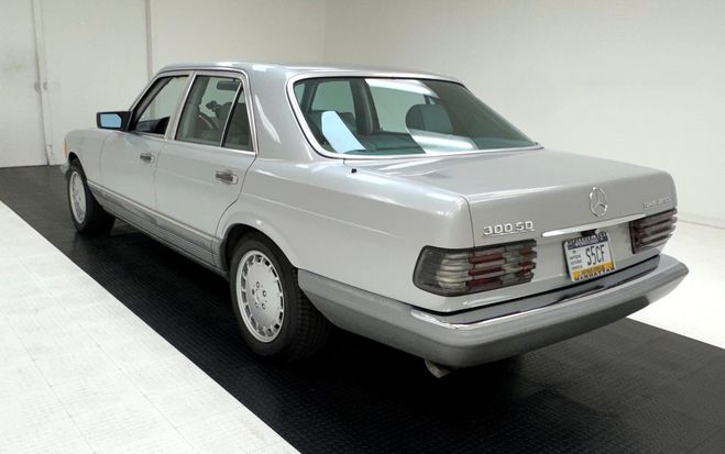Mercedes 300 300SD Sedan Gris Argent de 1984