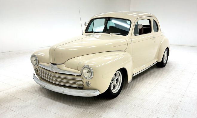 Ford Deluxe Super Coupe Ivoire de 1948