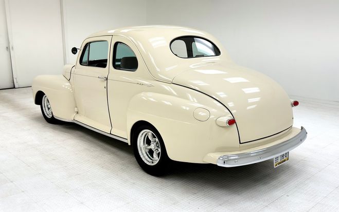 Ford Deluxe Super Coupe Ivoire de 1948