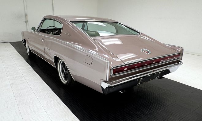 Dodge Charger Hardtop Lilac de 1966