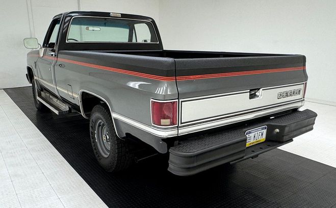 Chevrolet C10 Silverado 4x2 Long Bed Pickup Noir de 1986