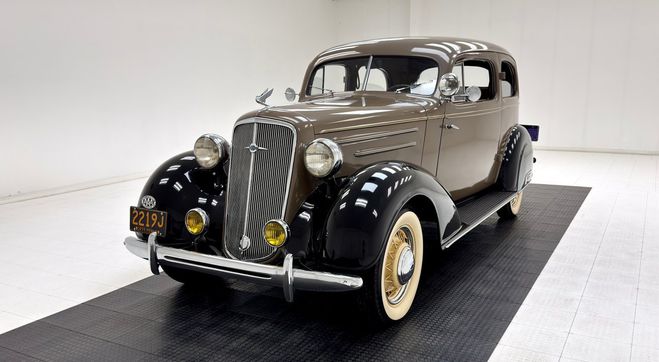 Chevrolet Master Deluxe 2 Door Town Sedan Marron de 1935