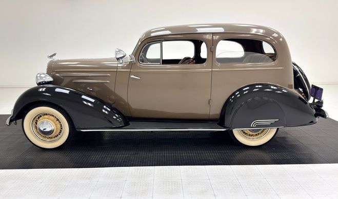 Chevrolet Master Deluxe 2 Door Town Sedan Marron de 1935
