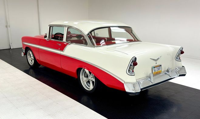 Chevrolet 150 2-Door Sedan Rouge de 1956