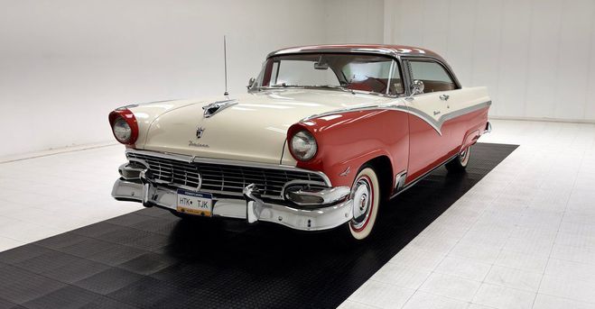Ford Fairlane Victoria 2 Door Hardtop Rouge de 1956