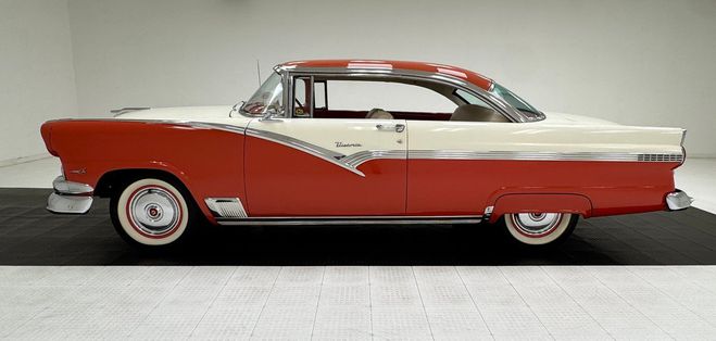 Ford Fairlane Victoria 2 Door Hardtop Rouge de 1956